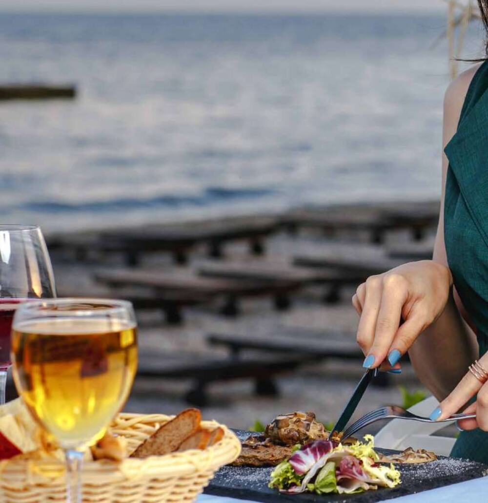 Nirvana Mediterranean Excellence - gün batımında akşam yemeği